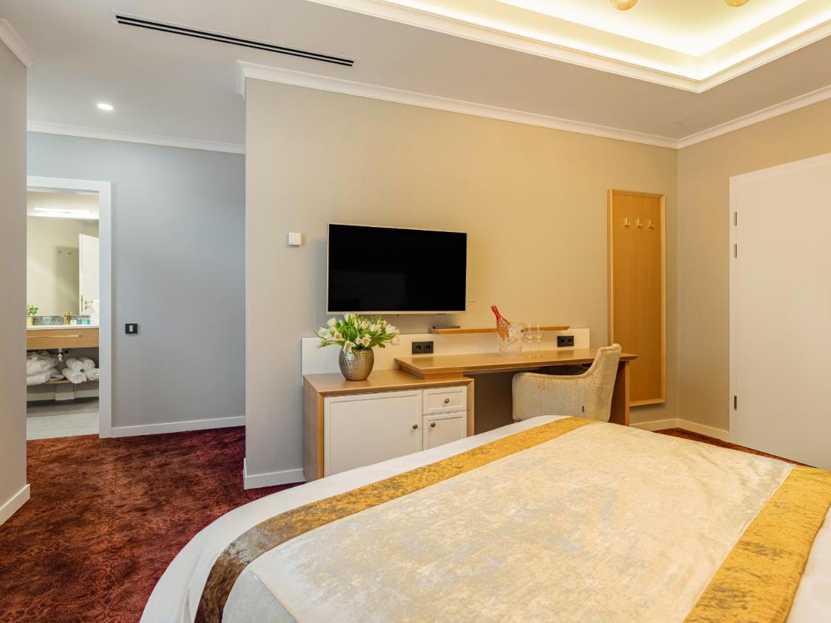 בוקרשט Pergola Boutique Hotel מראה חיצוני תמונה